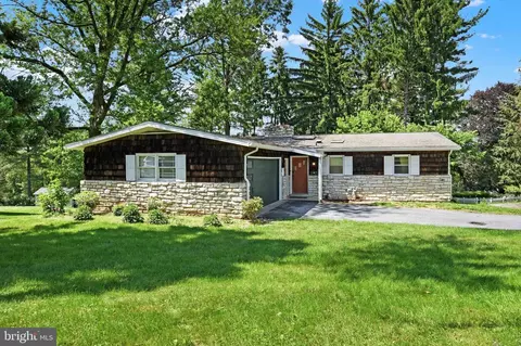 911 Indiana Ave, Lemoyne, PA 17043