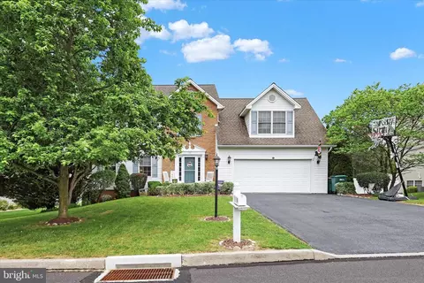 120 Hilltop Dr, Mount Holly Springs, PA 17065