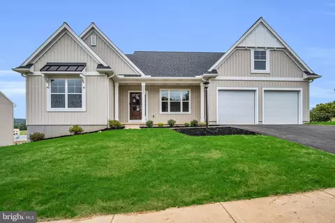 2004 N Fall Harvest Dr, Mechanicsburg, PA 17055