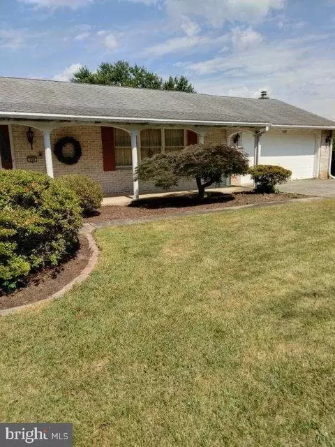 408 Lamp Post Ln, Camp Hill, PA 17011