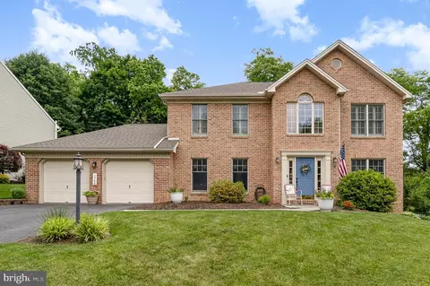 1702 Fairmont Dr, Mechanicsburg, PA 17055