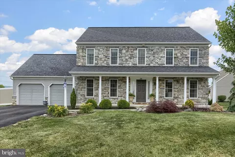 75 Hillside Rd, Mechanicsburg, PA 17050