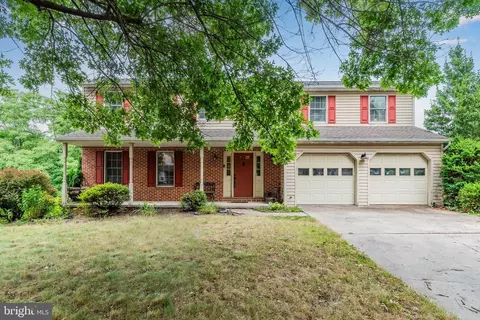 1004 Crystal Creek Cir, Mechanicsburg, PA 17050
