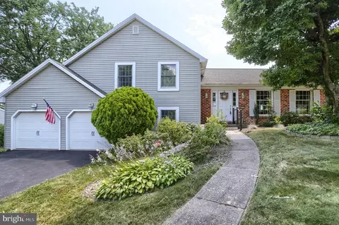 5249 Strathmore Dr, Mechanicsburg, PA 17050