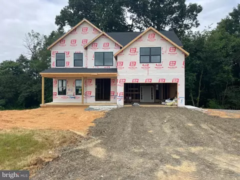 260 Woodridge Dr, Shippensburg, PA 17257