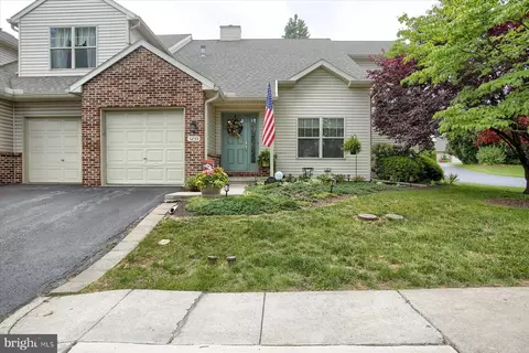 5235 Cobblestone Dr, Mechanicsburg, PA 17055