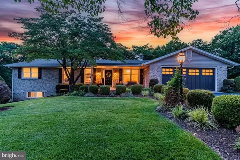 841 Mandy Ln, Camp Hill, PA 17011