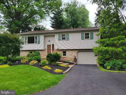 99 Nittany Dr, Mechanicsburg, PA 17055
