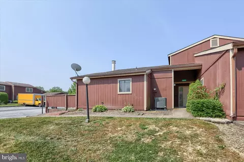 221 Lee Ct, Enola, PA 17025