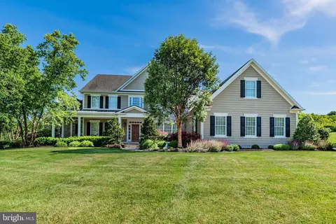 2 Alexandria Ct, Mechanicsburg, PA 17050