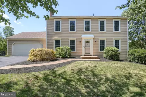 817 Anthony Dr, Mechanicsburg, PA 17050