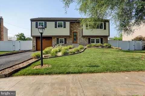 1213 Gross Dr, Mechanicsburg, PA 17050