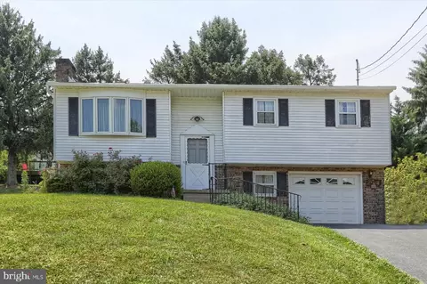 5214 Terrace Rd, Mechanicsburg, PA 17050