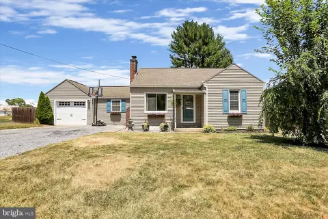 1517 Newville Rd, Carlisle, PA 17015