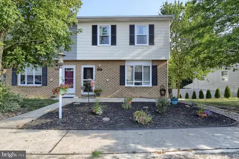 1102 Pheasant Dr N, Carlisle, PA 17013