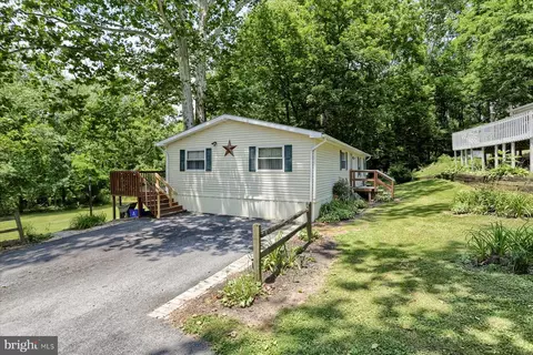 69 Sassafras Ln, Carlisle, PA 17015