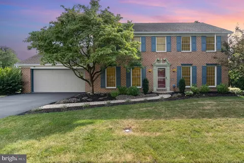 1033 Chelmsford Dr, Mechanicsburg, PA 17050