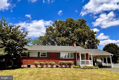 4 Rockaway Dr, Camp Hill, PA 17011