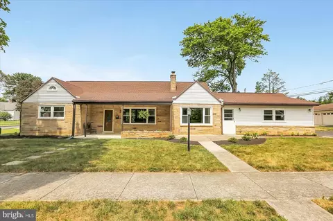 1903 Beckley Dr, New Cumberland, PA 17070