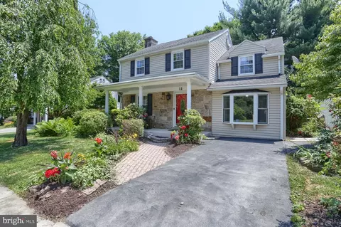 11 Country Club Pl E, Camp Hill, PA 17011