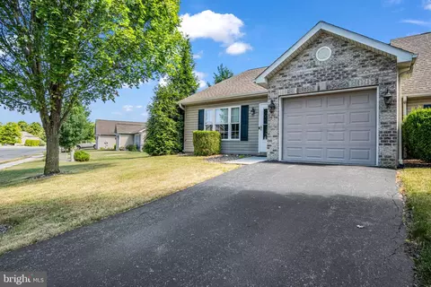 108 Brighton Dr, Carlisle, PA 17015