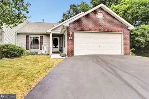 36 Tunbridge Ln, Carlisle, PA 17015
