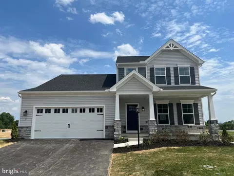 2 Long Bend Dr, Carlisle, PA 17015
