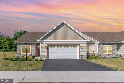 123 Cardinal Dr, Shippensburg, PA 17257