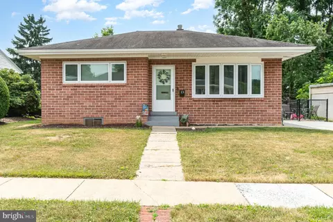 13 Walnut Ln, Camp Hill, PA 17011