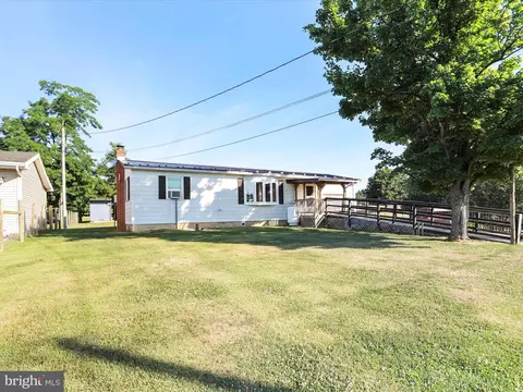7 Koser Ln, Shippensburg, PA 17257