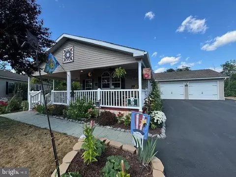 18 Orchard Ave, Carlisle, PA 17015
