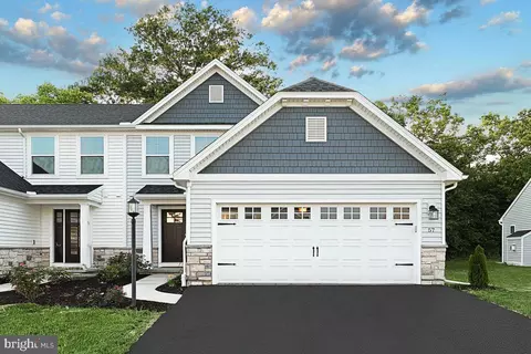 57 Long Bend Dr, Carlisle, PA 17015