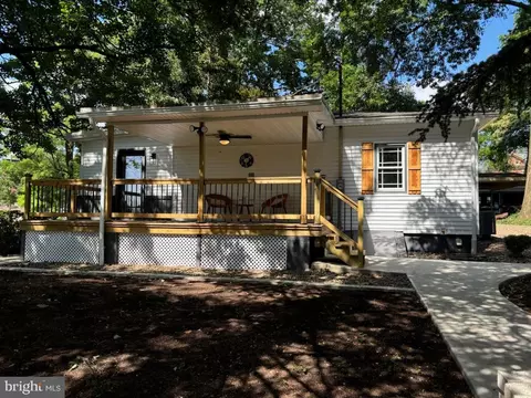 305 N Earl St, Shippensburg, PA 17257