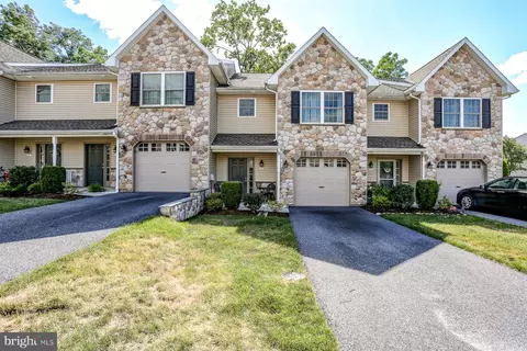 347 Melbourne Ln, Mechanicsburg, PA 17055