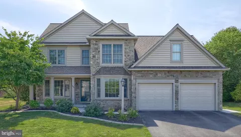 2040 Harvest Dr, Mechanicsburg, PA 17055