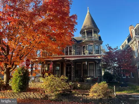 219 Front St, Boiling Springs, PA 17007