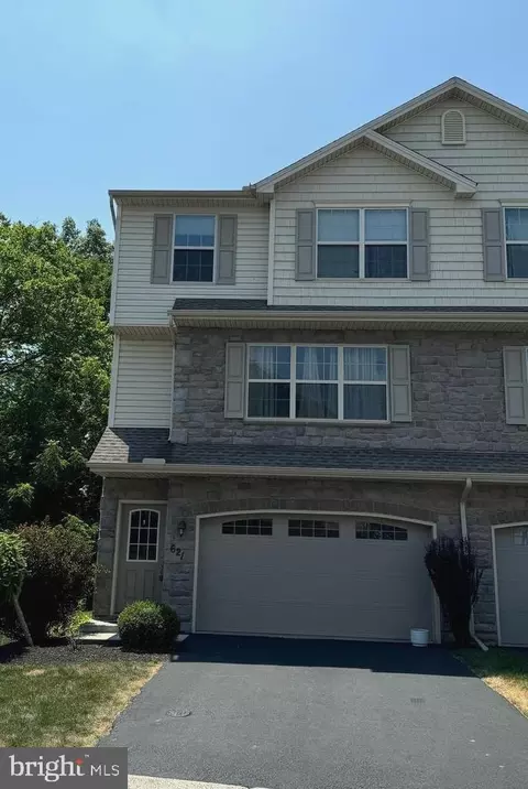 621 Keswick Ct, Mechanicsburg, PA 17055