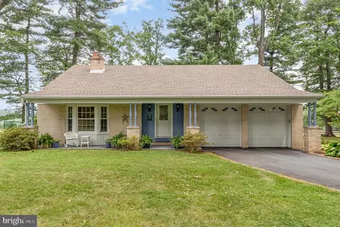 42 Half Mile Dr, Gardners, PA 17324