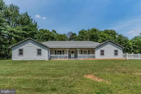 427 Burnt House Rd, Carlisle, PA 17015