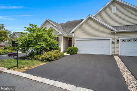 136 Congress Dr, Mechanicsburg, PA 17050