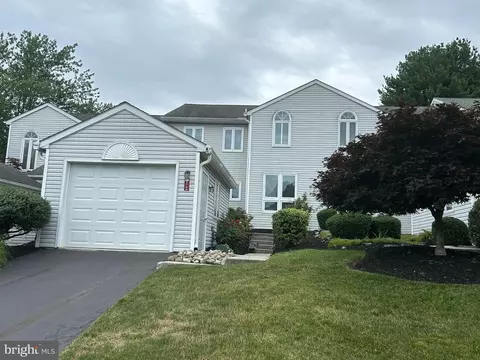 1709 Creek Vista Dr, New Cumberland, PA 17070