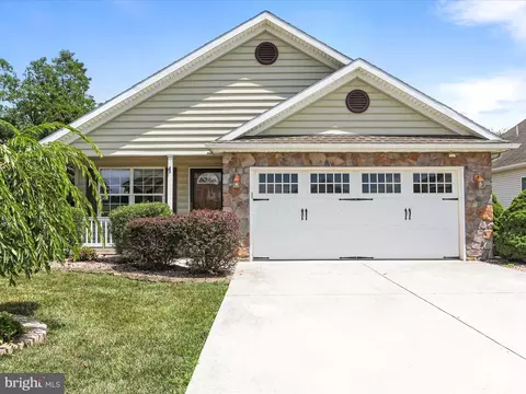 48 Lantern Ln, Shippensburg, PA 17257