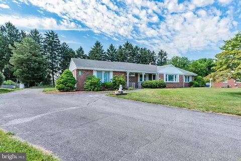 4724 E Trindle Rd, Mechanicsburg, PA 17050