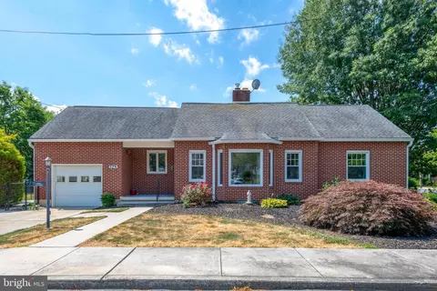 174 F St, Carlisle, PA 17013
