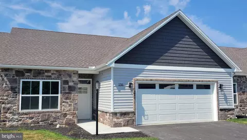 156 Blackbird Ln, Shippensburg, PA 17257