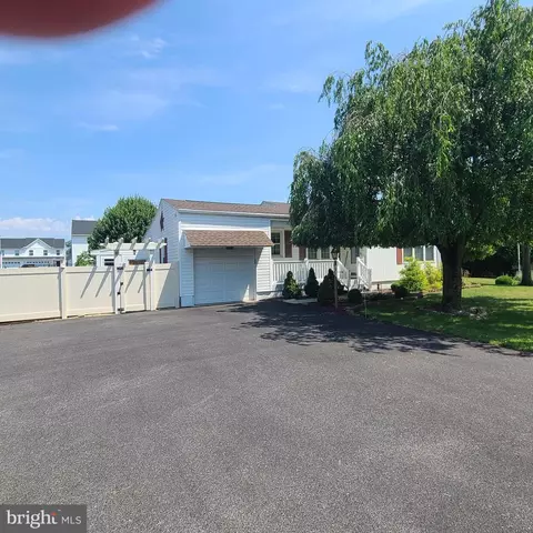 1051 Newville Rd, Carlisle, PA 17013