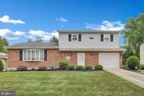 430 Pawnee Dr, Mechanicsburg, PA 17050