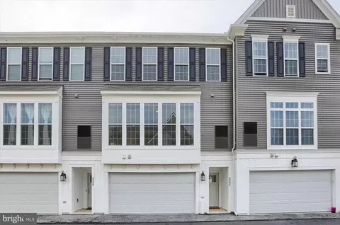 3204 Greenwood Way, Mechanicsburg, PA 17055