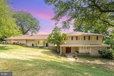 2830 Sunset Dr, Camp Hill, PA 17011