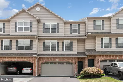 4 Vista Cir, Lemoyne, PA 17043